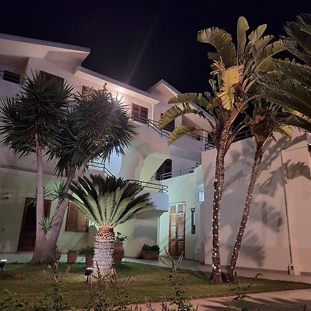 Villa Fiori Beach เมนฟี ภายนอก รูปภาพ