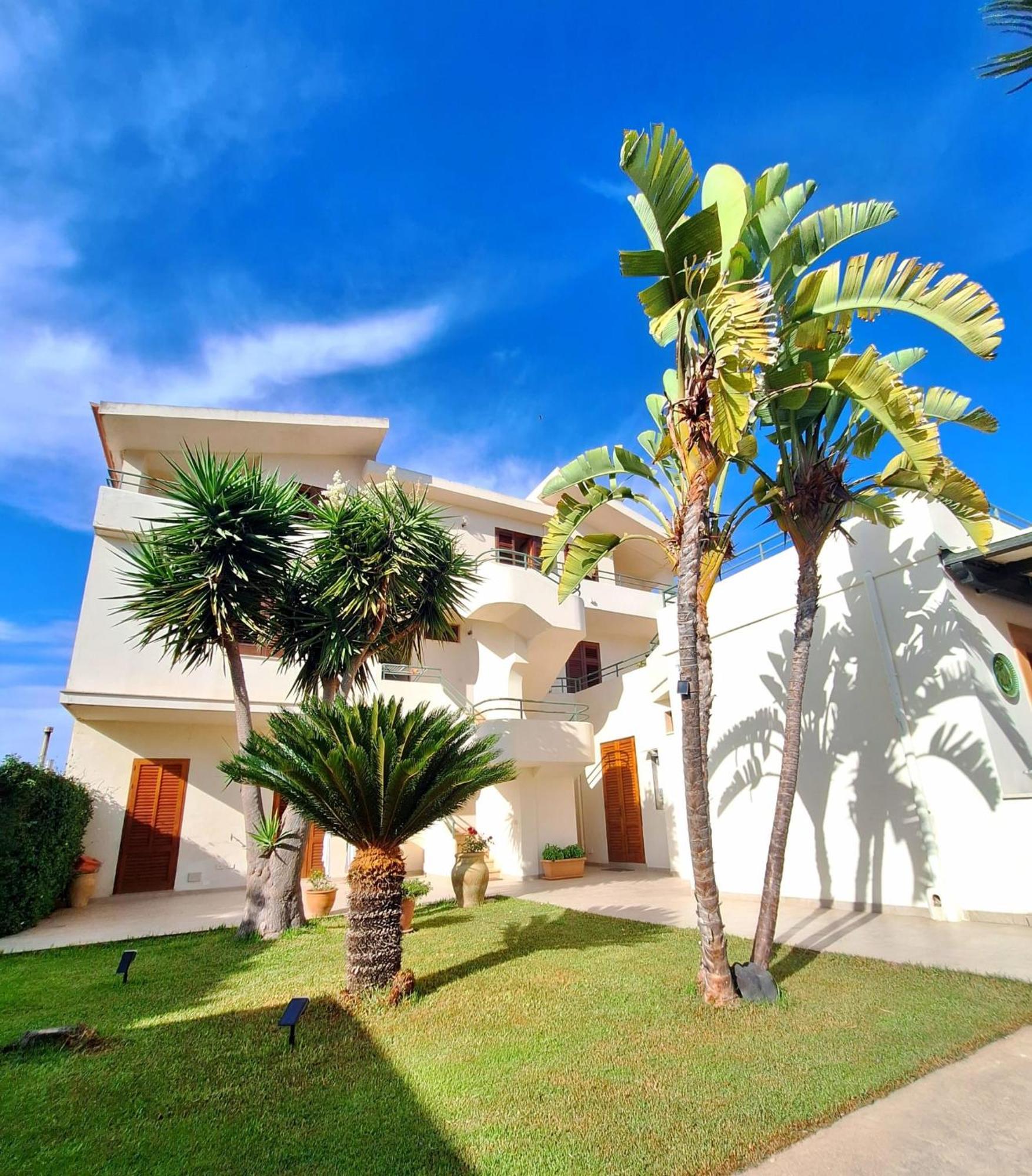 Villa Fiori Beach เมนฟี ภายนอก รูปภาพ