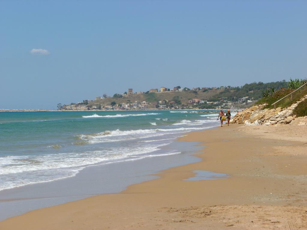 Villa Fiori Beach เมนฟี ภายนอก รูปภาพ